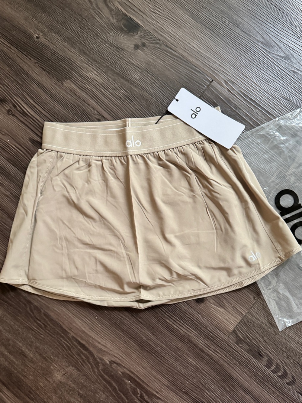ALO Yoga Beige Athletic Skort with Elastic Logo Waistband
